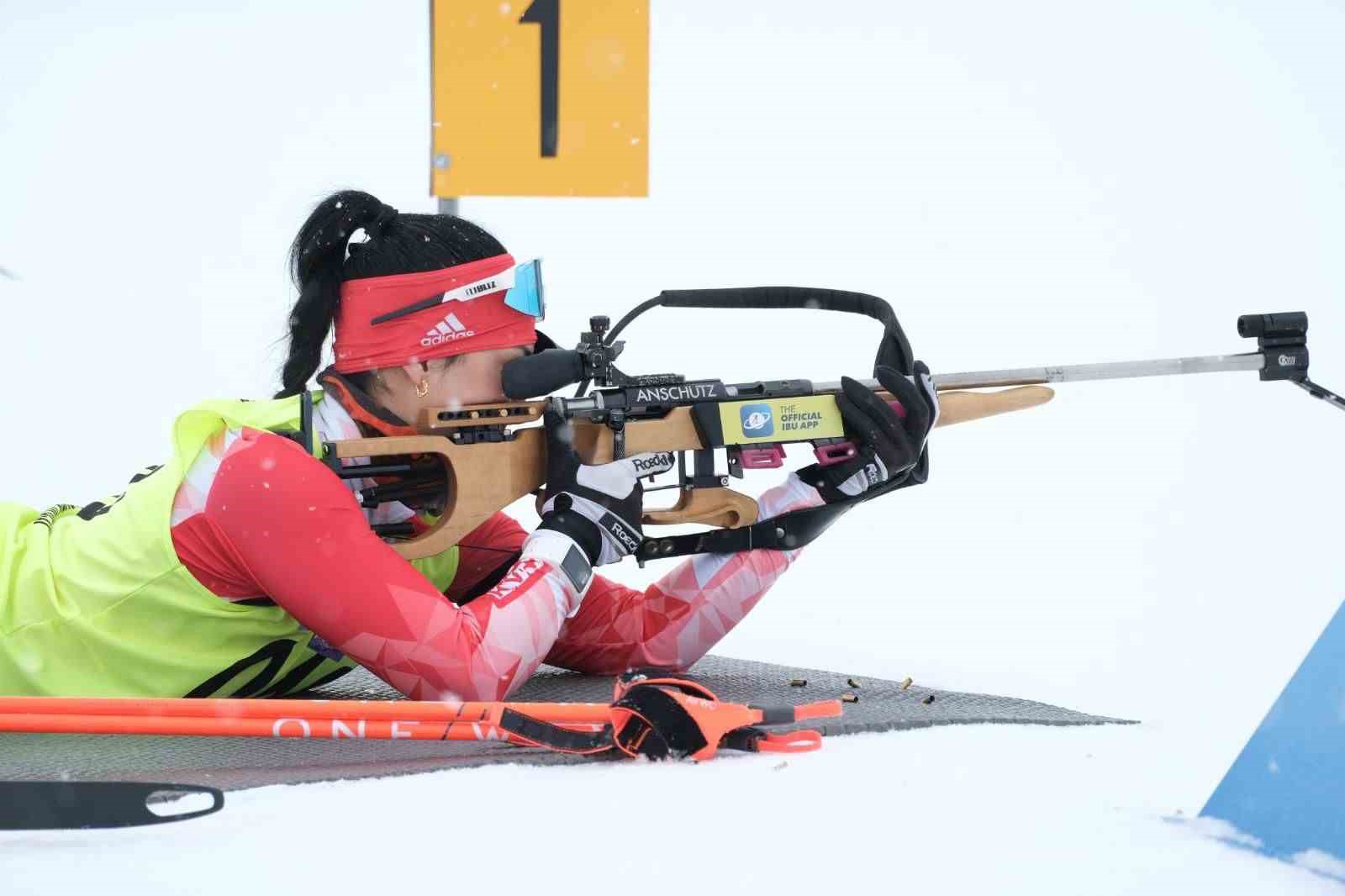Niğdeli sporcu, milli kayakçı Ebru Tuncer Erzurum’daki yarışı zirvede tamamladı