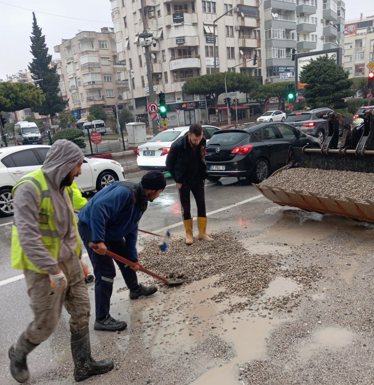 B&uuml;y&uuml;kşehir&rsquo;den yağışın ardından olumsuzluklara m&uuml;dahale
