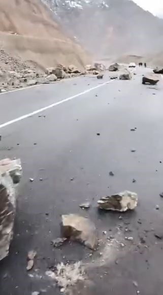 Artvin-Şavşat Karayolu&rsquo;nda heyelan
