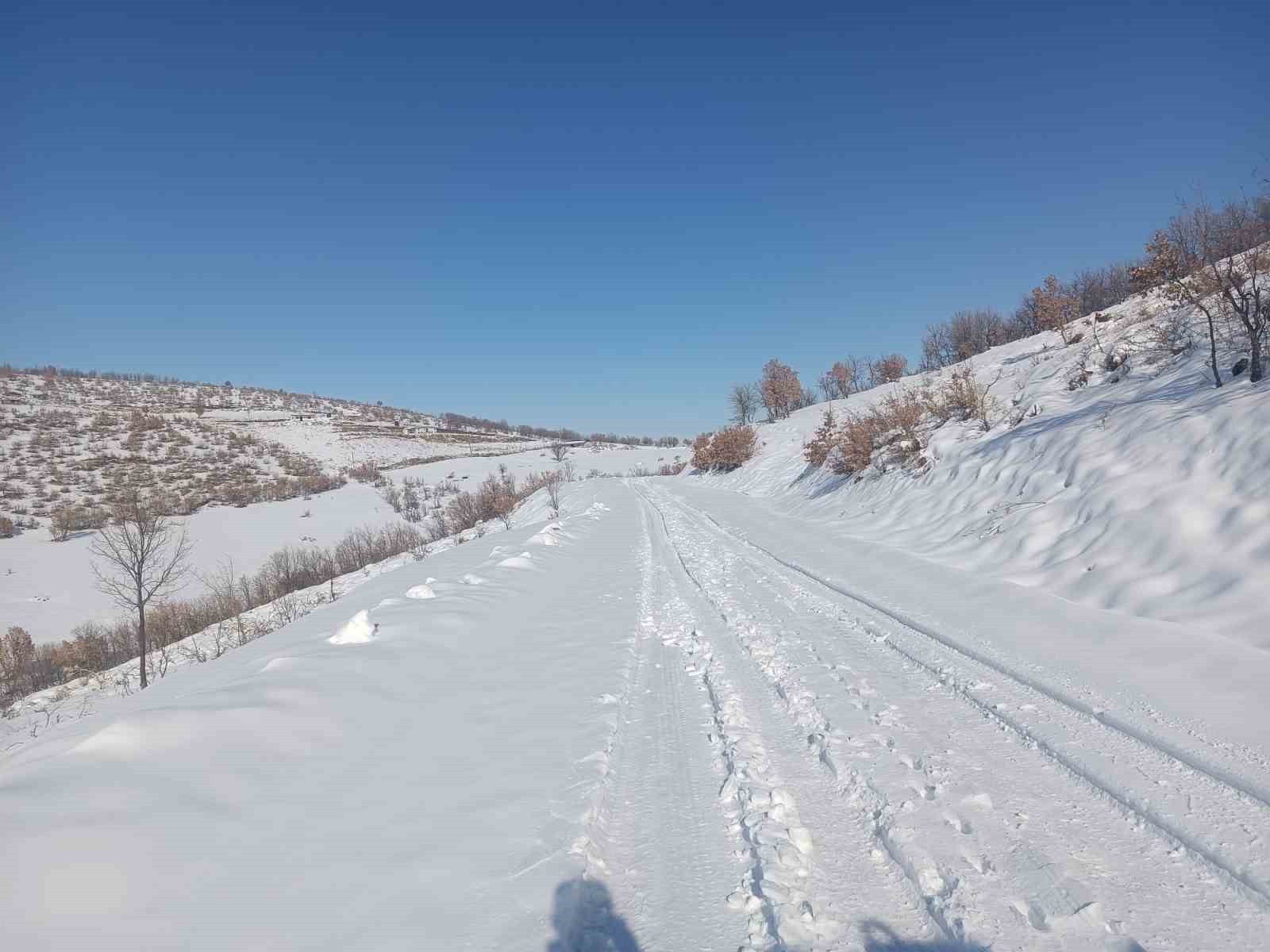 Diyarbakır&rsquo;da kapalı yolların a&ccedil;ılması i&ccedil;in &ccedil;alışmalar s&uuml;r&uuml;yor
