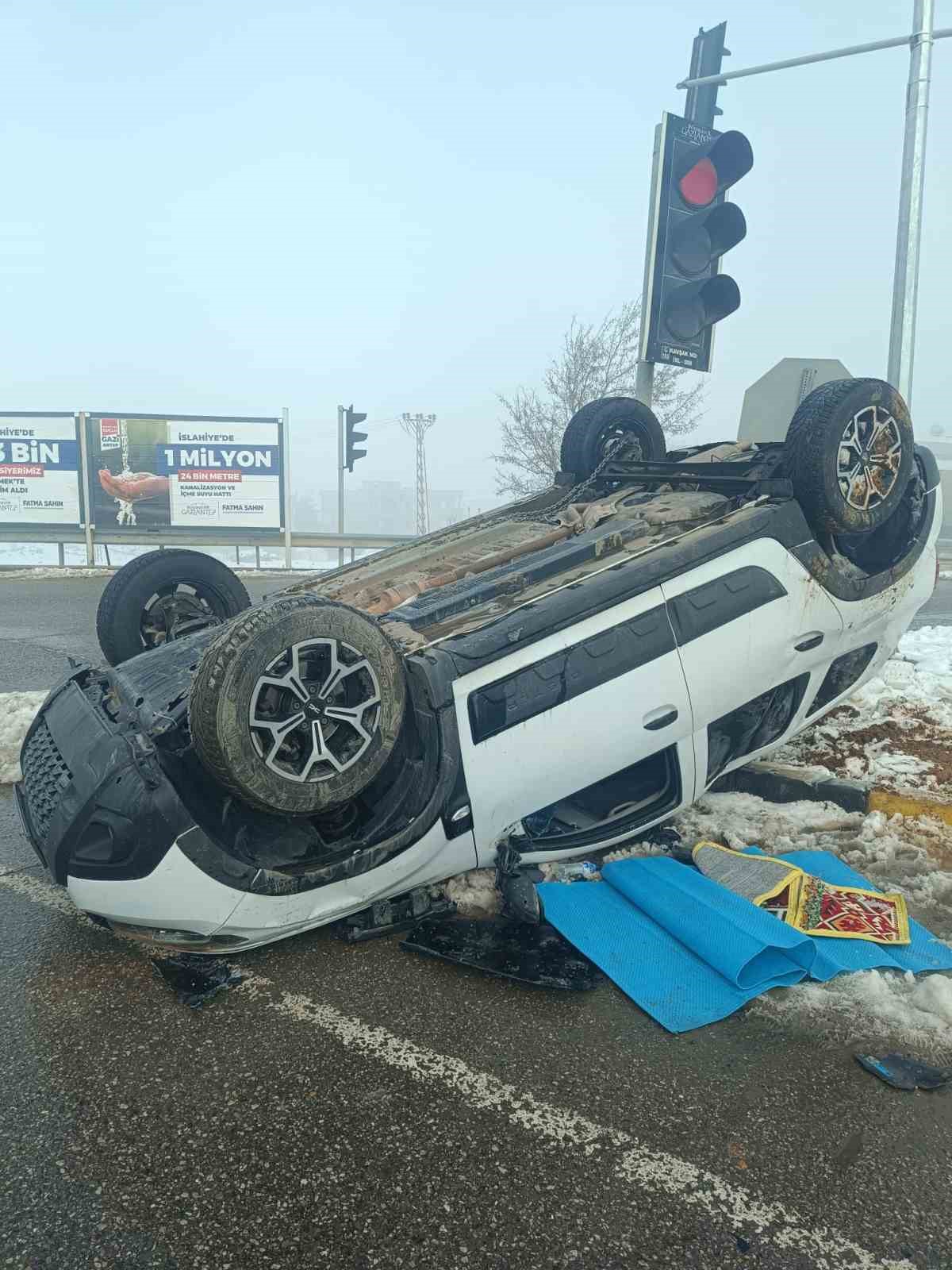 Gaziantep’te iki otomobil çarpıştı: 3 yaralı