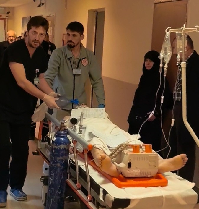 Tekstil fabrikasında iş kazası: 3 metreden d&uuml;şen iş&ccedil;i ağır yaralandı
