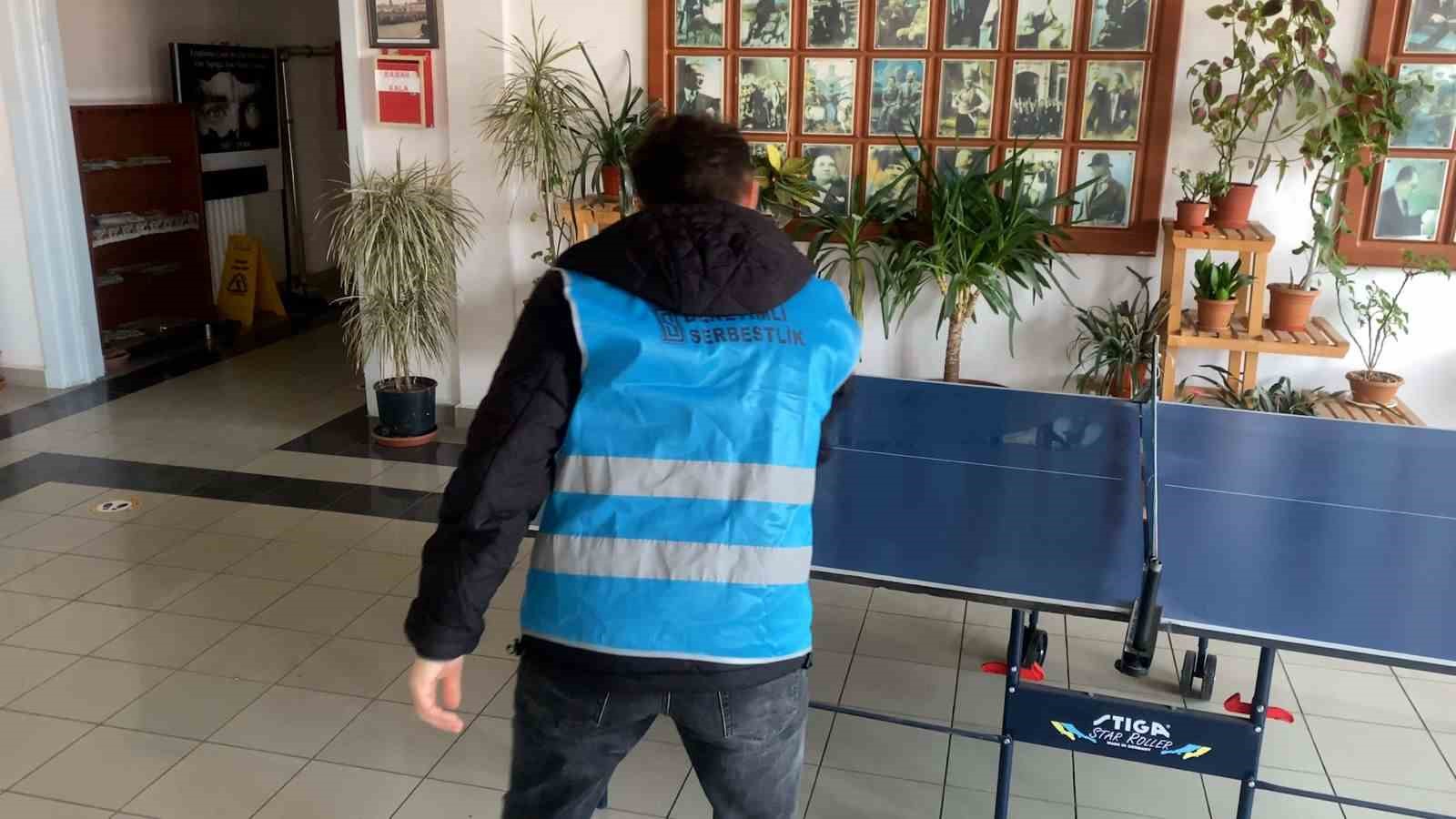 Bolu’da denetimli serbestlik yükümlüleri okulları temizledi