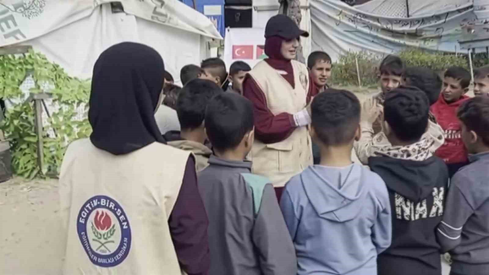 Eğitim-Bir-Sen, kurduğu "Akif İnan Eğitim Çadırı" ile Gazze'ye destek oluyor