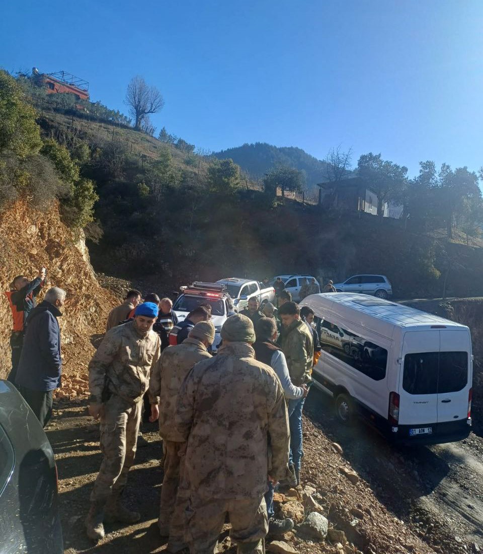 Adana&rsquo;da bulunan kayıp &ccedil;ocuk geceyi mağarada ge&ccedil;irmiş
