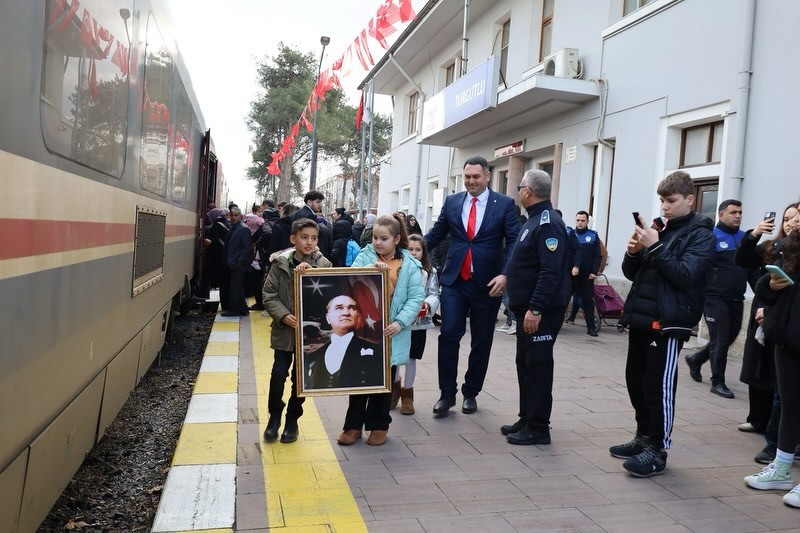 Atat&uuml;rk&rsquo;&uuml;n Turgutlu&rsquo;ya gelişinin 103&rsquo;&uuml;nc&uuml; yılı kutlandı
