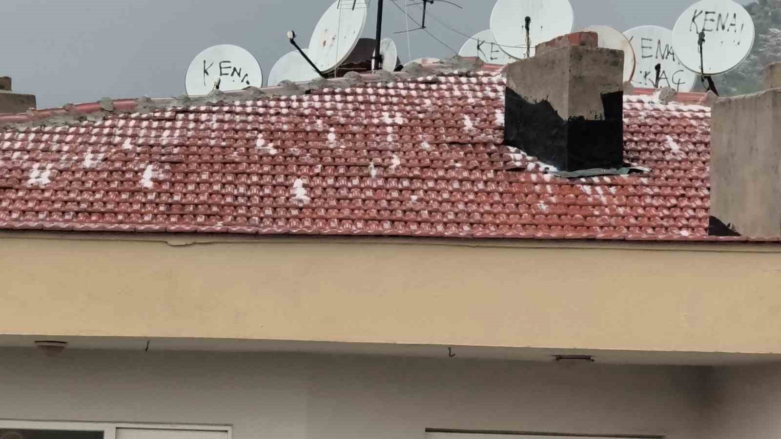 Menteşe&rsquo;de dolu ve sağanak
