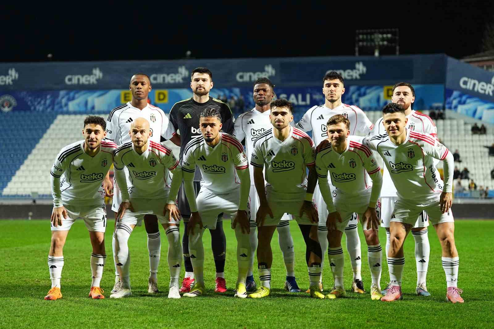 Trendyol Süper Lig: Eyüpspor: 0 - Beşiktaş: 1 (Maç devam ediyor)