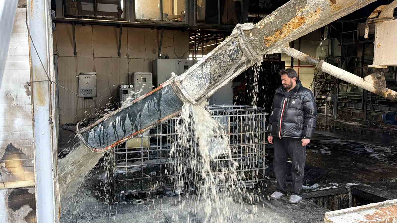 Elektrik &uuml;retim tesisinde &ccedil;ıkan yangın kontrol altına alındı
