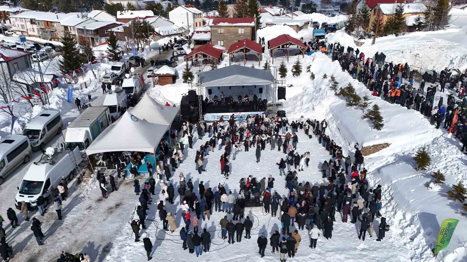 2 bin rakımlı yaylada renkli kış festivali