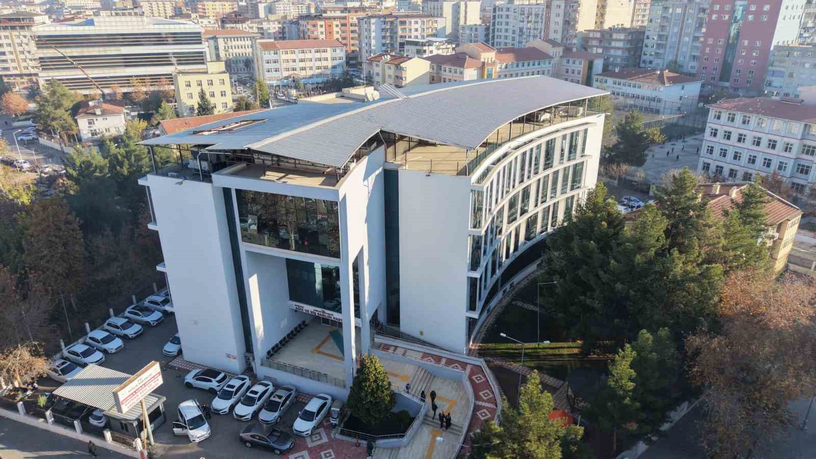 Batman&rsquo;da Ağız ve Diş Sağlığı Hastanesinde bir ilk: Alt &ccedil;ene kırığı başarıyla tedavi edildi
