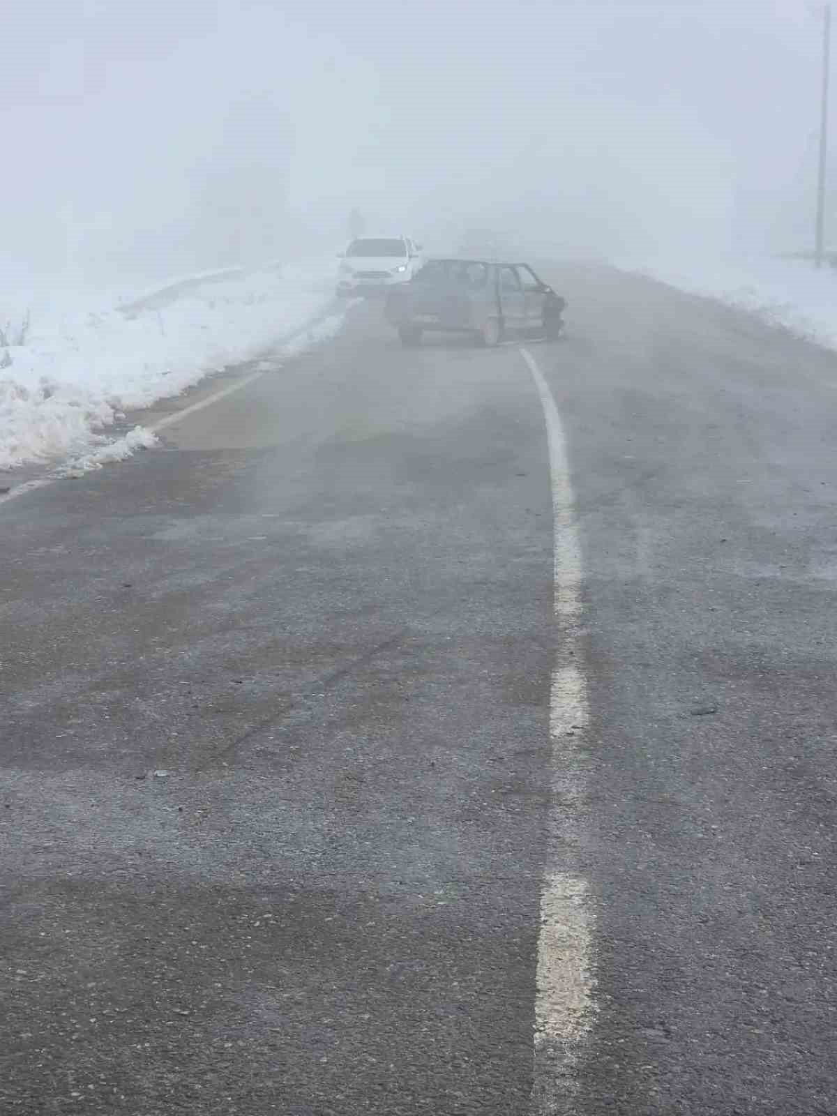 Siirt&rsquo;te otomobiller &ccedil;arpıştı: 2 yaralı
