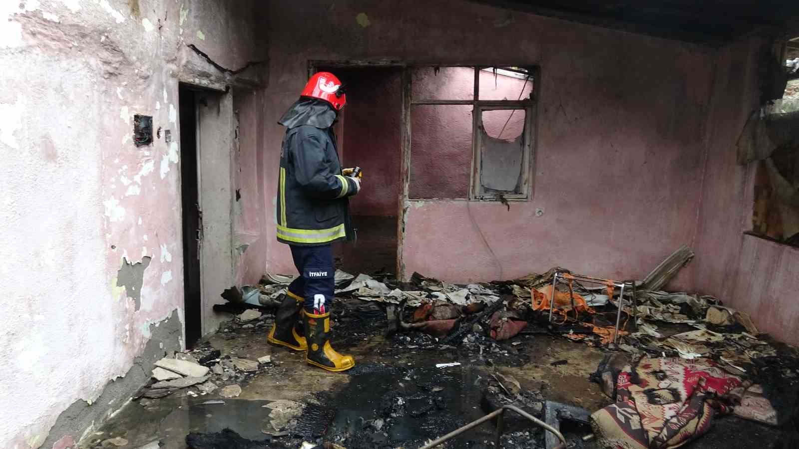 Antalya’da gecekonduda yangın