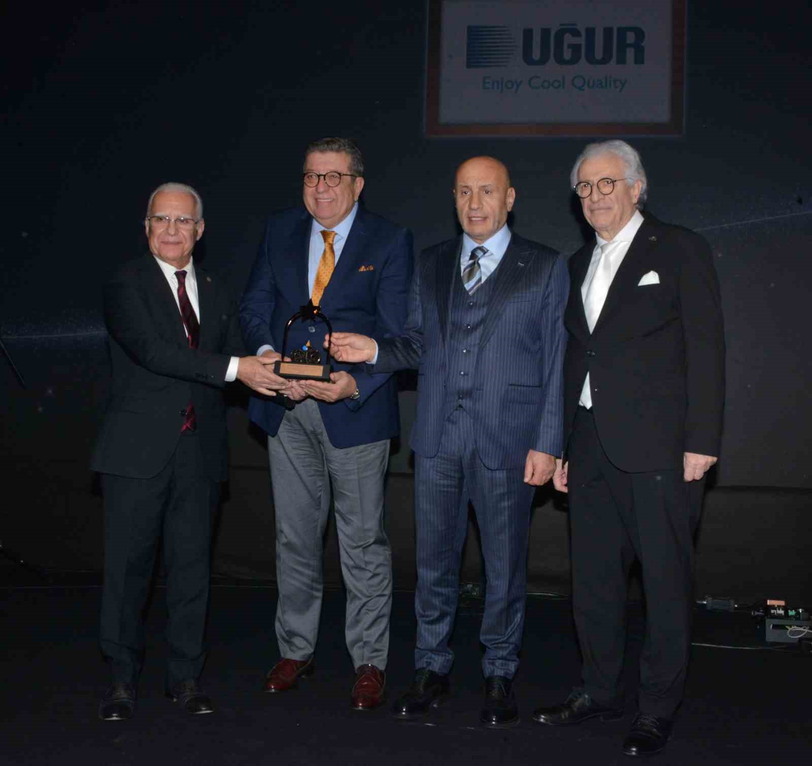 Ege&rsquo;de ihracatın yıldızları belirlendi: Uğur Soğutma&rsquo;ya &ccedil;ifte &ouml;d&uuml;l
