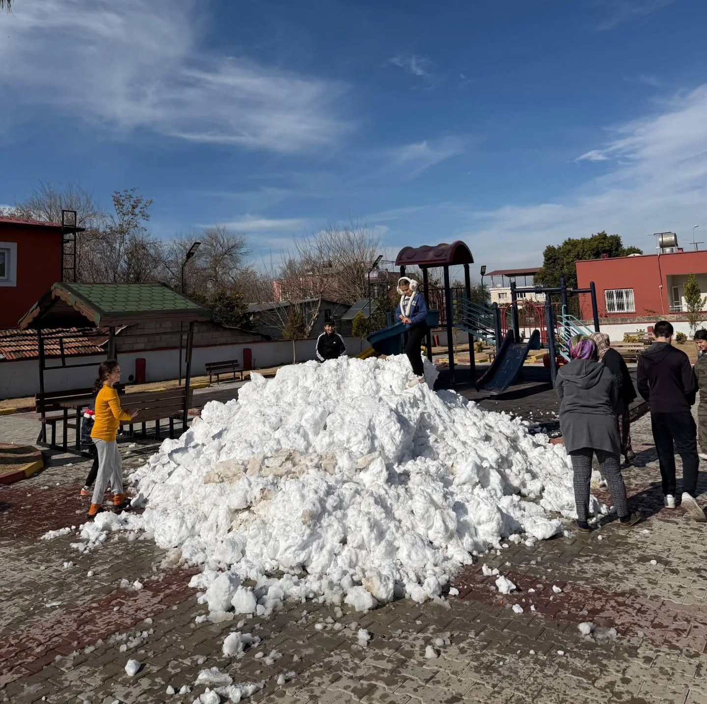 Osmaniye’de çocukların kar hasreti sona erdi