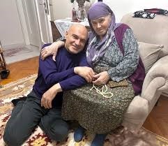 İYİ Partili Turhan &Ccedil;&ouml;mez&rsquo;in acı g&uuml;n&uuml;: Annesi İkbal &Ccedil;&ouml;mez hayatını kaybetti
