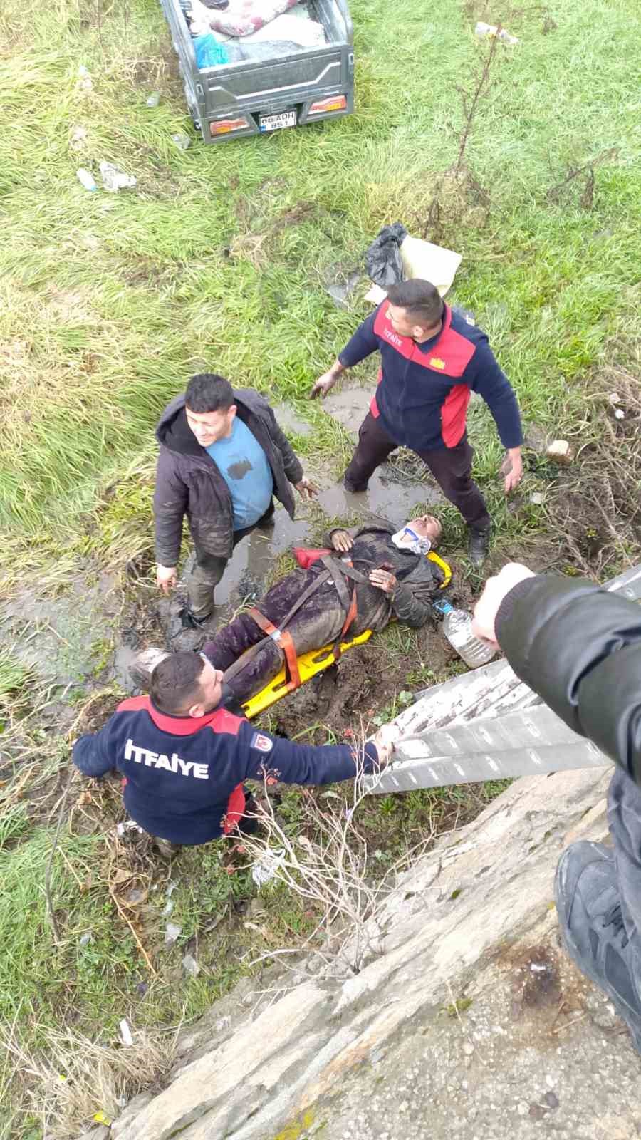 Dere yatağına düşen vatandaş kurtarıldı