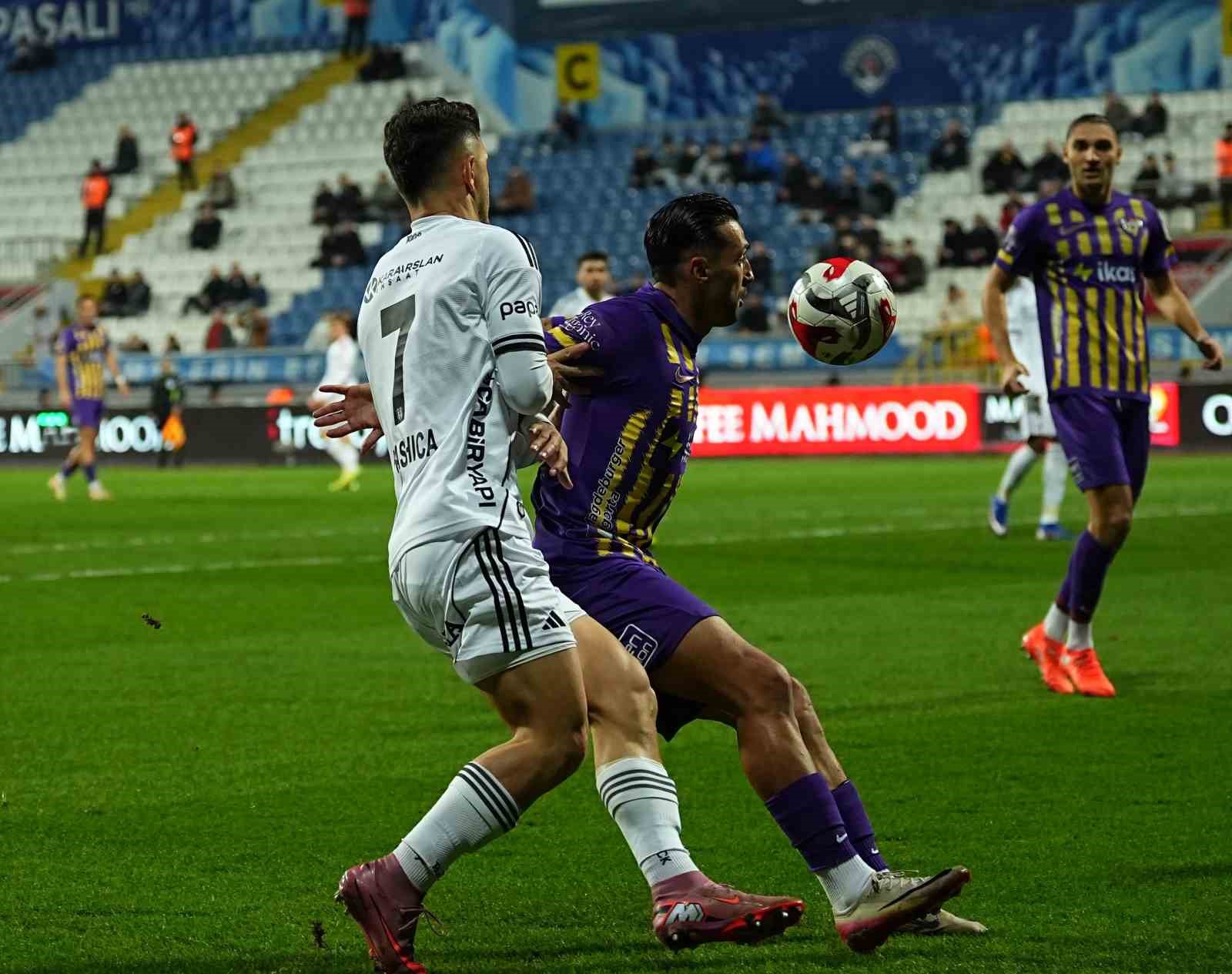 Trendyol Süper Lig: Eyüpspor: 0 - Beşiktaş: 1 (Maç devam ediyor)