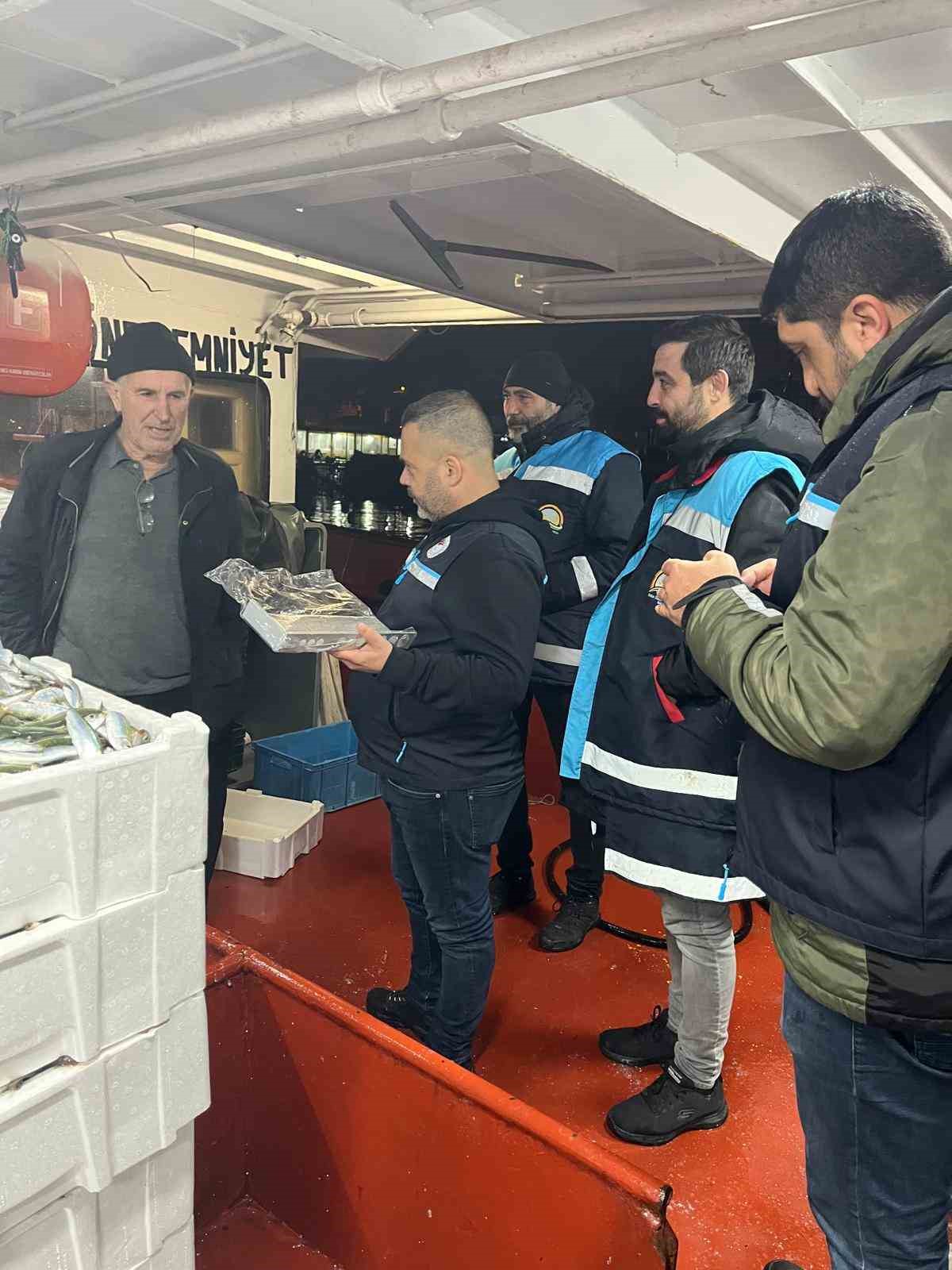 Tekirdağ&rsquo;da gırgır teknelerinde su &uuml;r&uuml;nleri denetimleri
