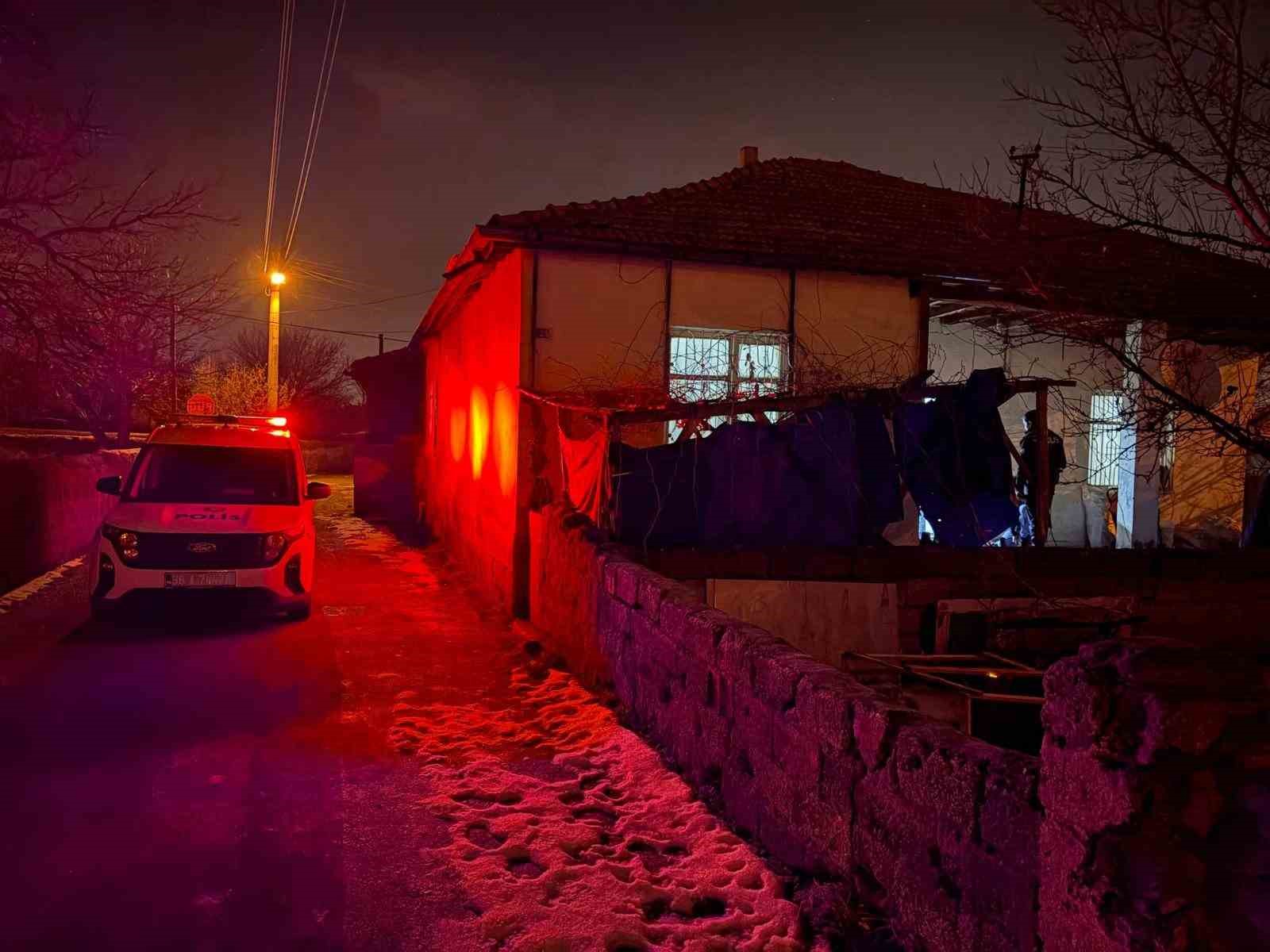 Hastanede 2 günlük bebeklerinin acı haberini aldılar