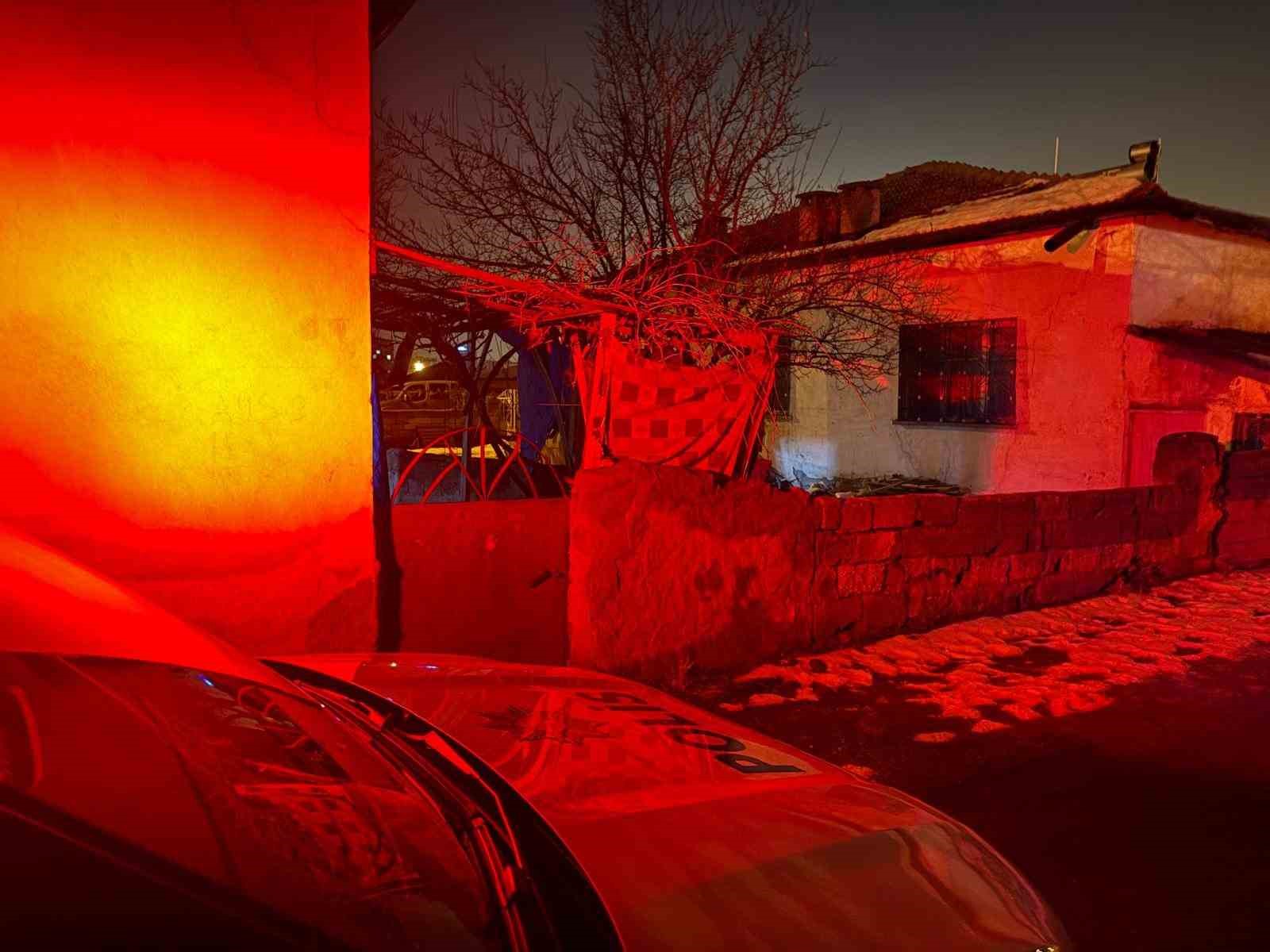 Hastanede 2 g&uuml;nl&uuml;k bebeklerinin acı haberini aldılar
