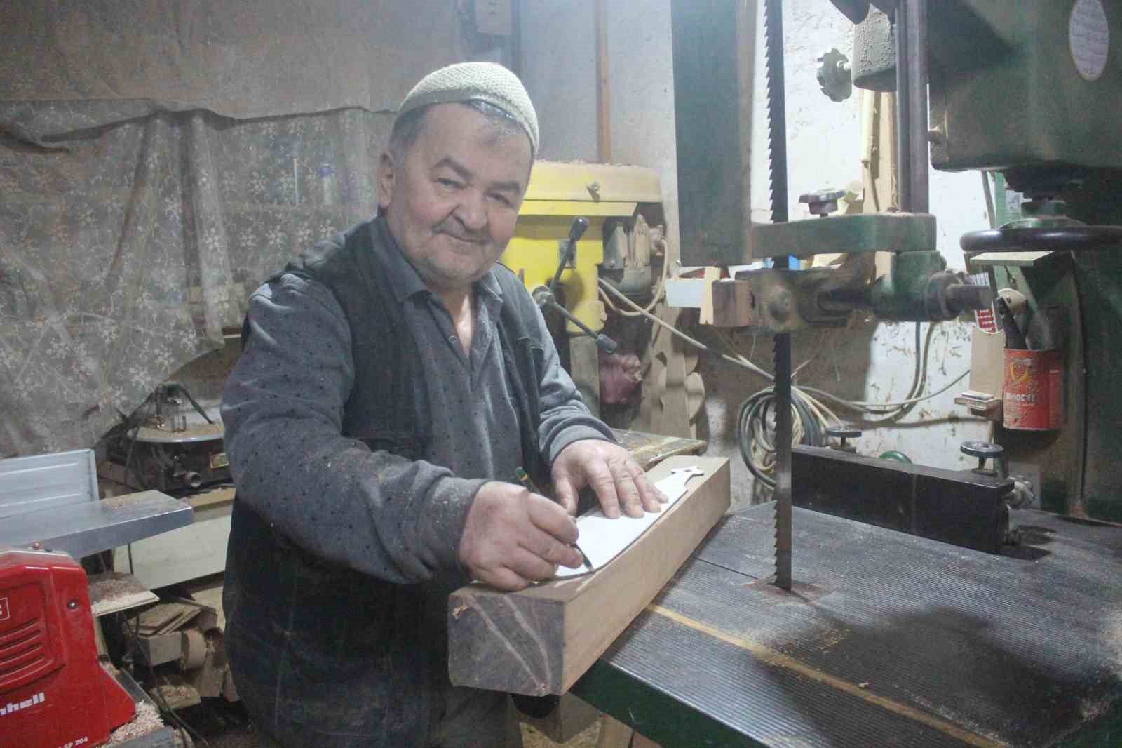 Yaptığı sıra dışı ve dekoratif kemen&ccedil;elerle ilgi &ccedil;ekiyor
