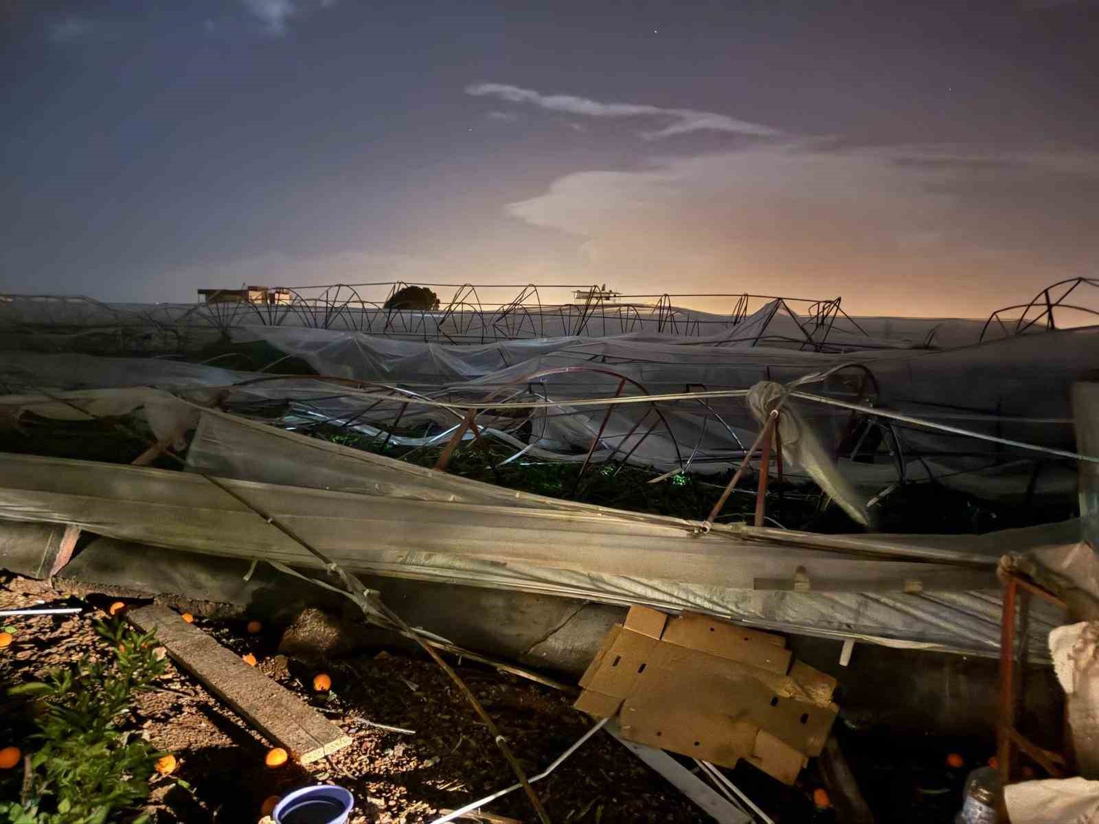 Antalya’da hortum seralara zarar verdi