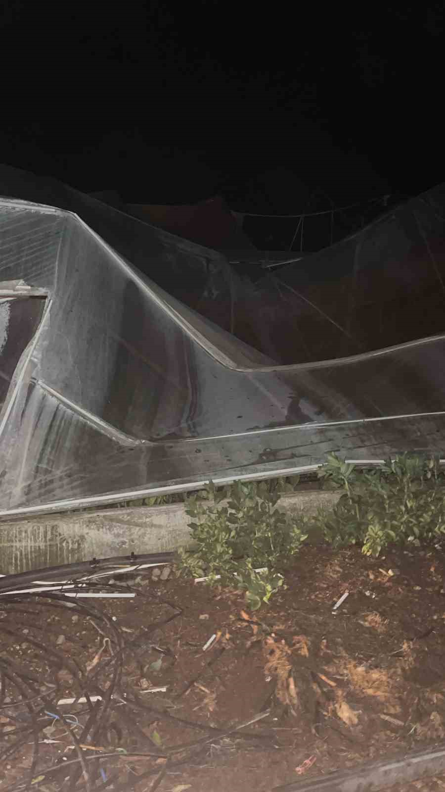 Antalya&rsquo;da hortum seralara zarar verdi
