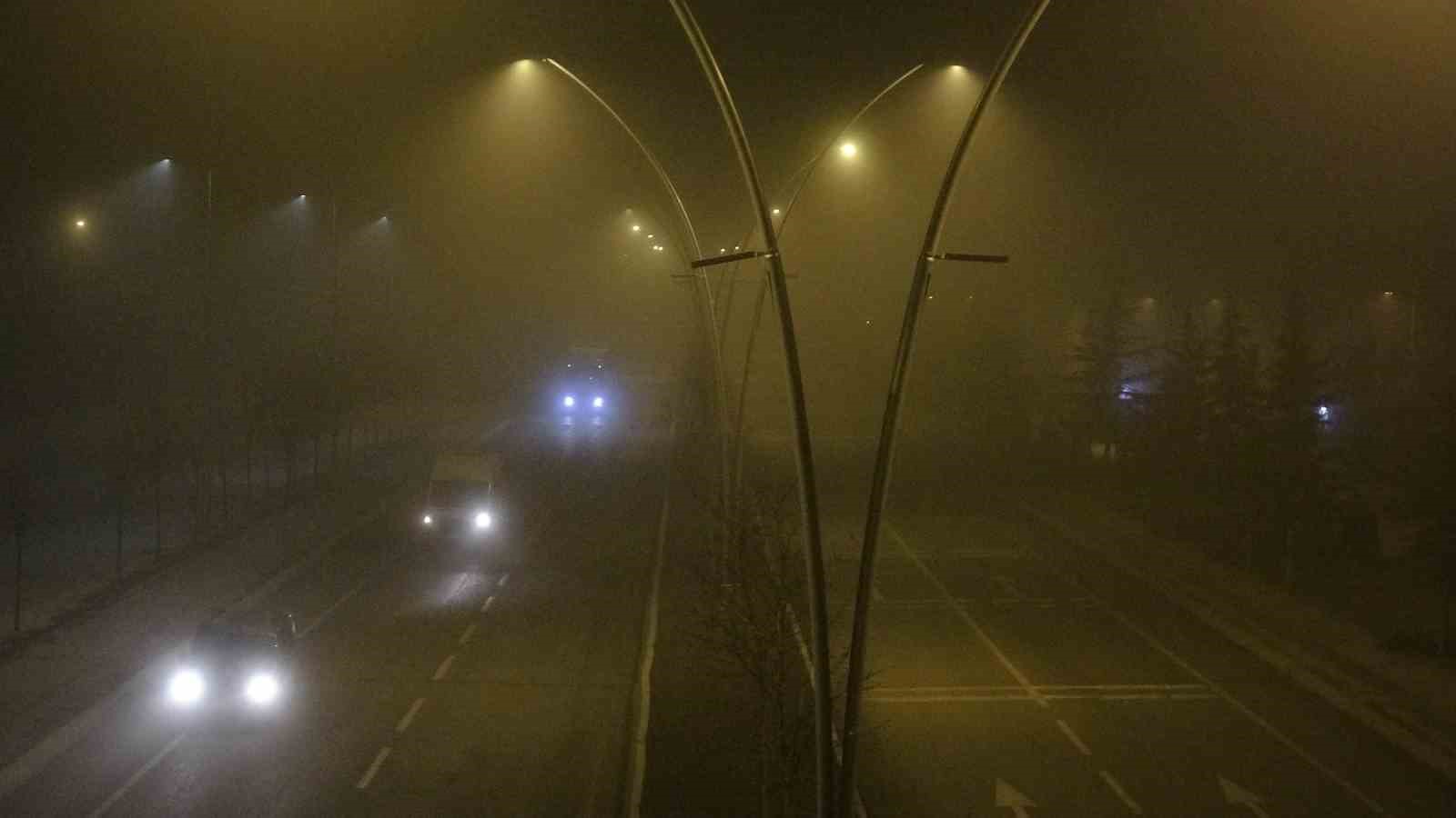 &Ccedil;ankırı&rsquo;da etkili olan sis g&ouml;r&uuml;ş mesafesini 50 metreye d&uuml;ş&uuml;rd&uuml;
