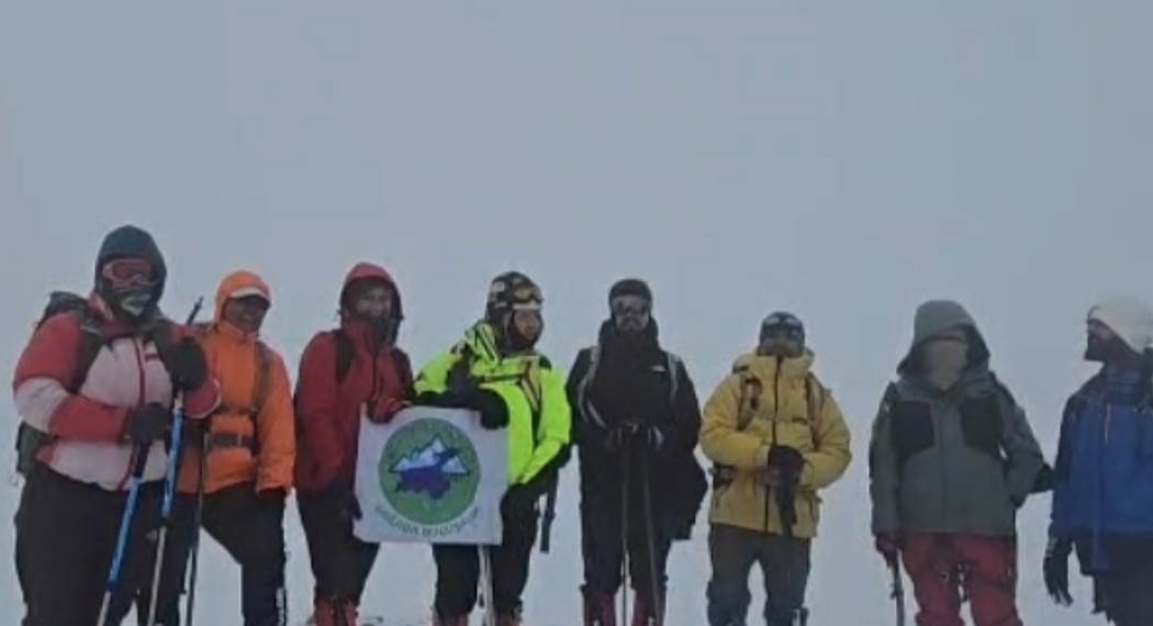 Vadi Doğa Sporları Kul&uuml;b&uuml; ekibi Hayal Dağı&rsquo;na tırmandı
