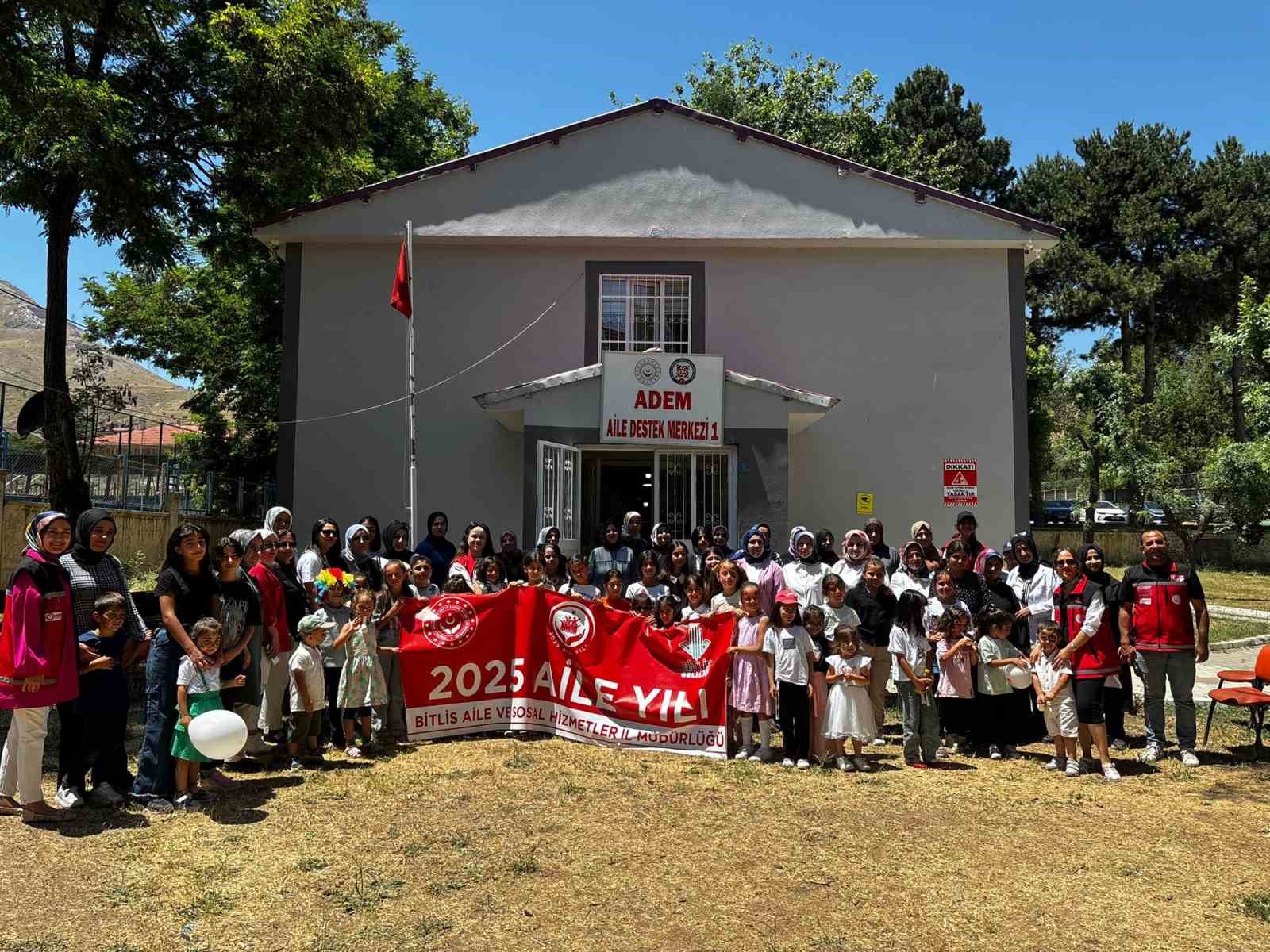Kaymakam Demirer, Tatvan Sosyal Hizmet Merkezi&rsquo;nin faaliyetlerini değerlendirdi
