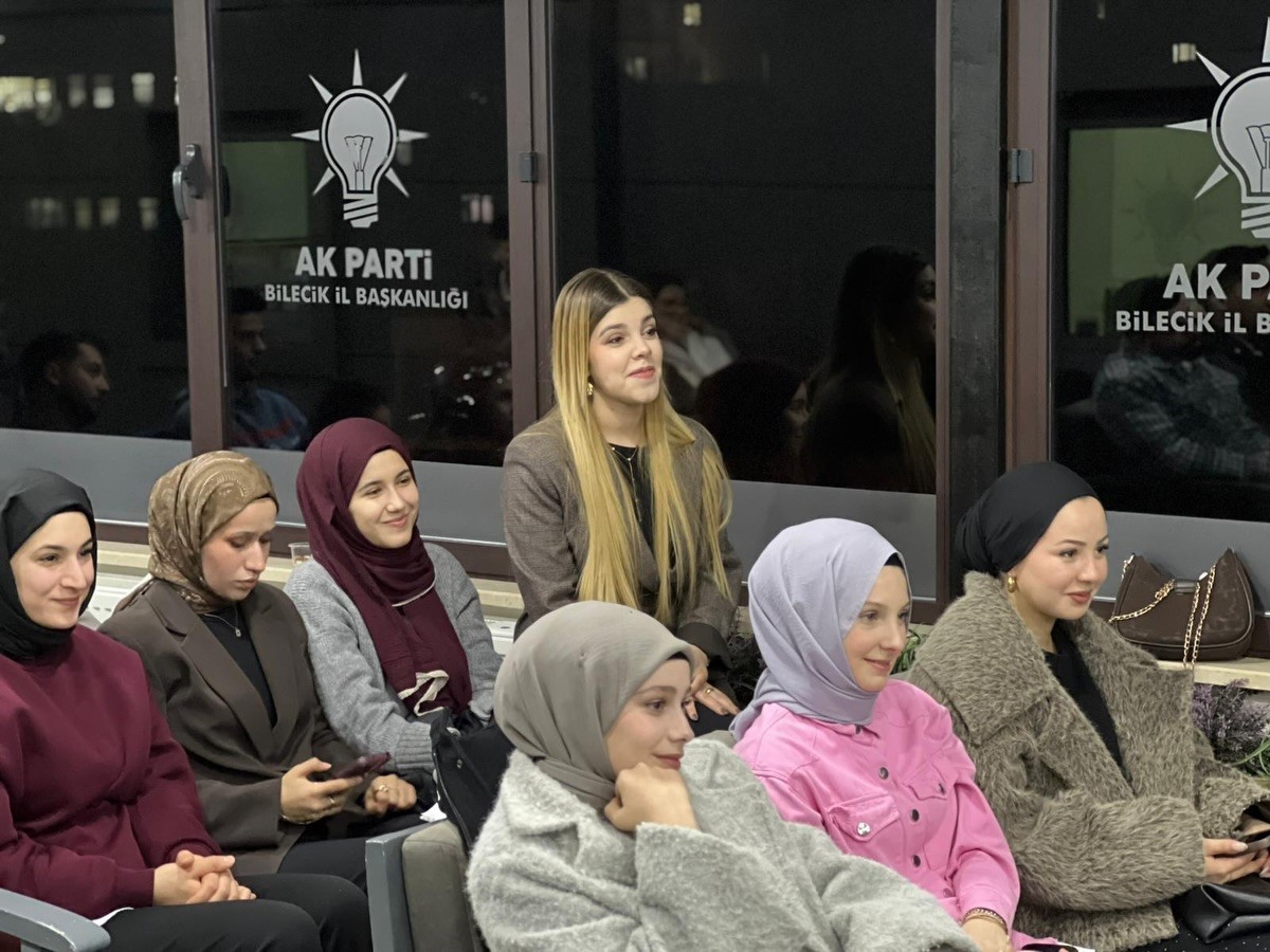 AK Parti Bilecik&rsquo;te gen&ccedil;lerle buluştu
