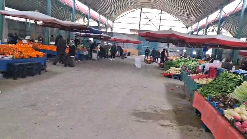 Muhtardan &lsquo;Kapalı Pazar&rsquo; isyanı: "Pazarcı cereyandan ka&ccedil;ıyor, halk mağdur oluyor"
