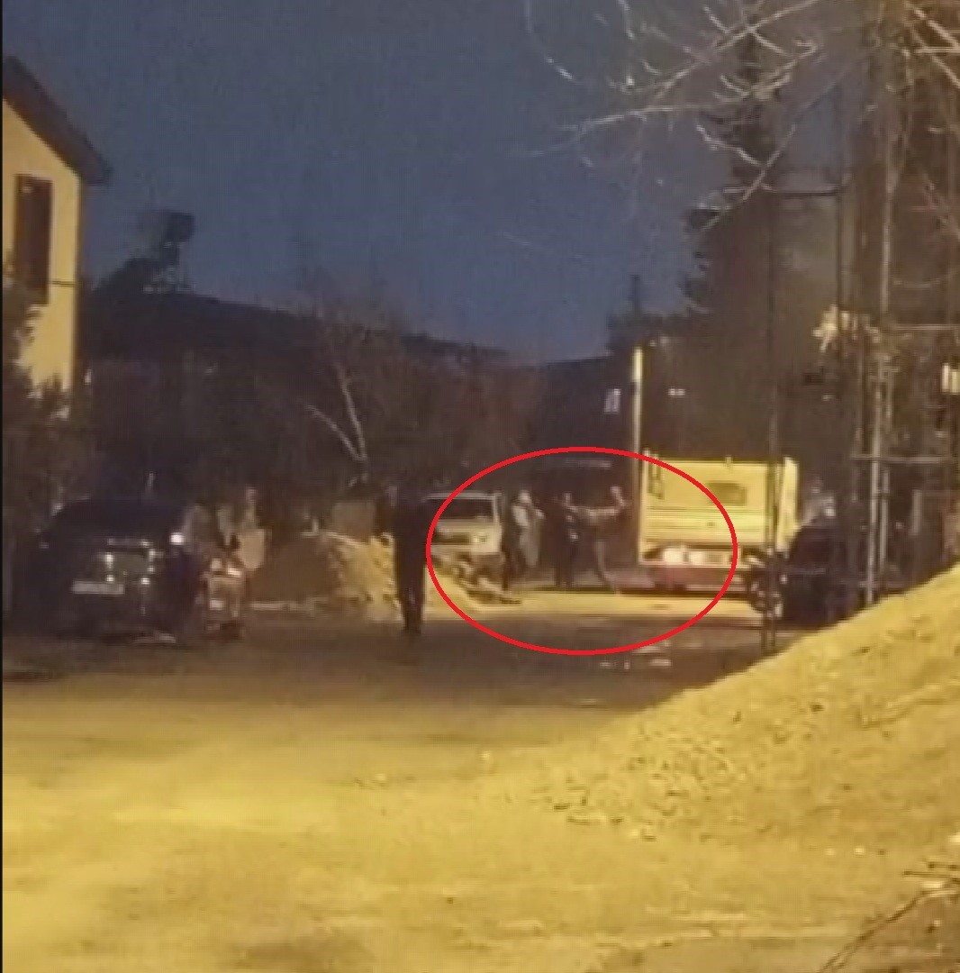 Alacak verecek tartışması, taşlı bıçaklı kavgaya dönüştü: 1 yaralı