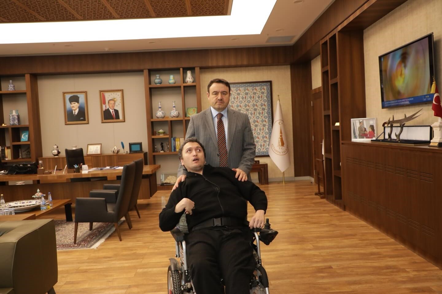 Vali Musa Işın, engelli vatandaşı makamında ağırladı