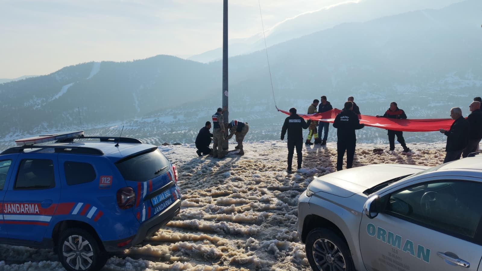 Hatay&rsquo;ın zirvesinde gururlandıran bayrak değişimi
