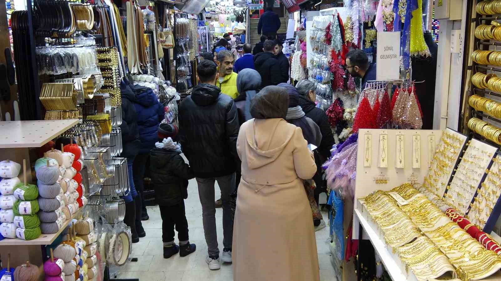 &Ccedil;eyiz d&uuml;zen kızların yolu bu &ccedil;arşıdan ge&ccedil;iyor
