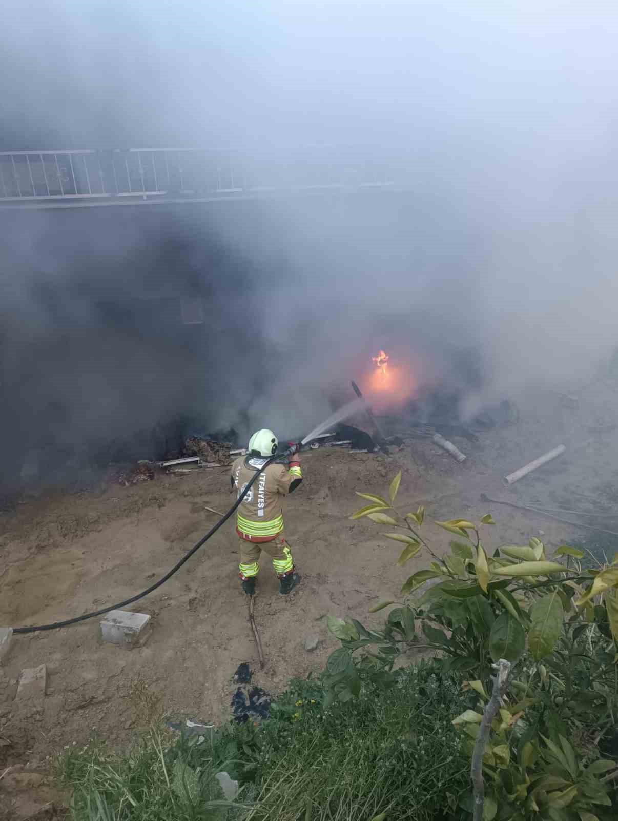 Altın&ouml;z&uuml;&rsquo;nde odunluk yangını
