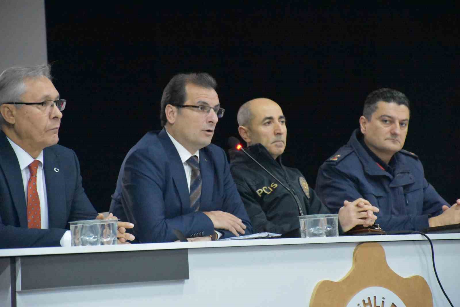 Salihli’de 2. dönem eğitim hazırlıkları masaya yatırıldı