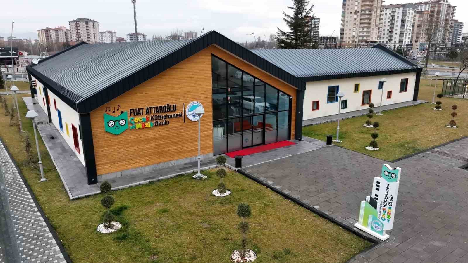 Büyükşehirin çocuklara özgü kütüphanesi ve müzik okulunda eğlenceli yarıyıl etkinlikleri