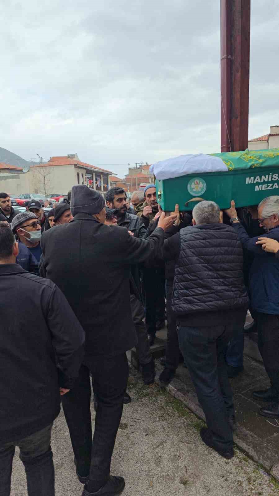 Kırkağaç’ın tarihi çınarı 112 yaşında hayatını kaybetti