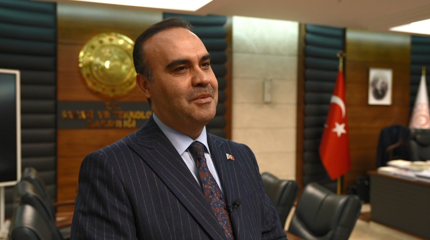 Bakan Kacır: "17 bilim insanı Antarktika&rsquo;da &ouml;zellikle iklim değişikliğine y&ouml;nelik nitelikli araştırmalar ger&ccedil;ekleştirecekler"
