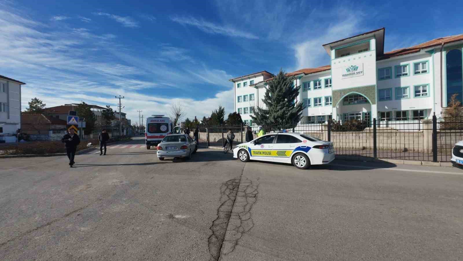 Karaman&rsquo;da otomobil ile cip &ccedil;arpıştı: 3 yaralı
