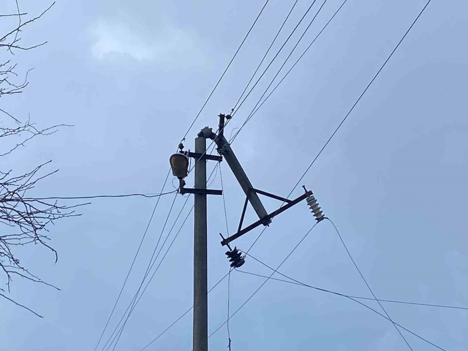 Manavgat&rsquo;ta hortum &uuml;&ccedil; mahalleyi harabeye &ccedil;evirdi
