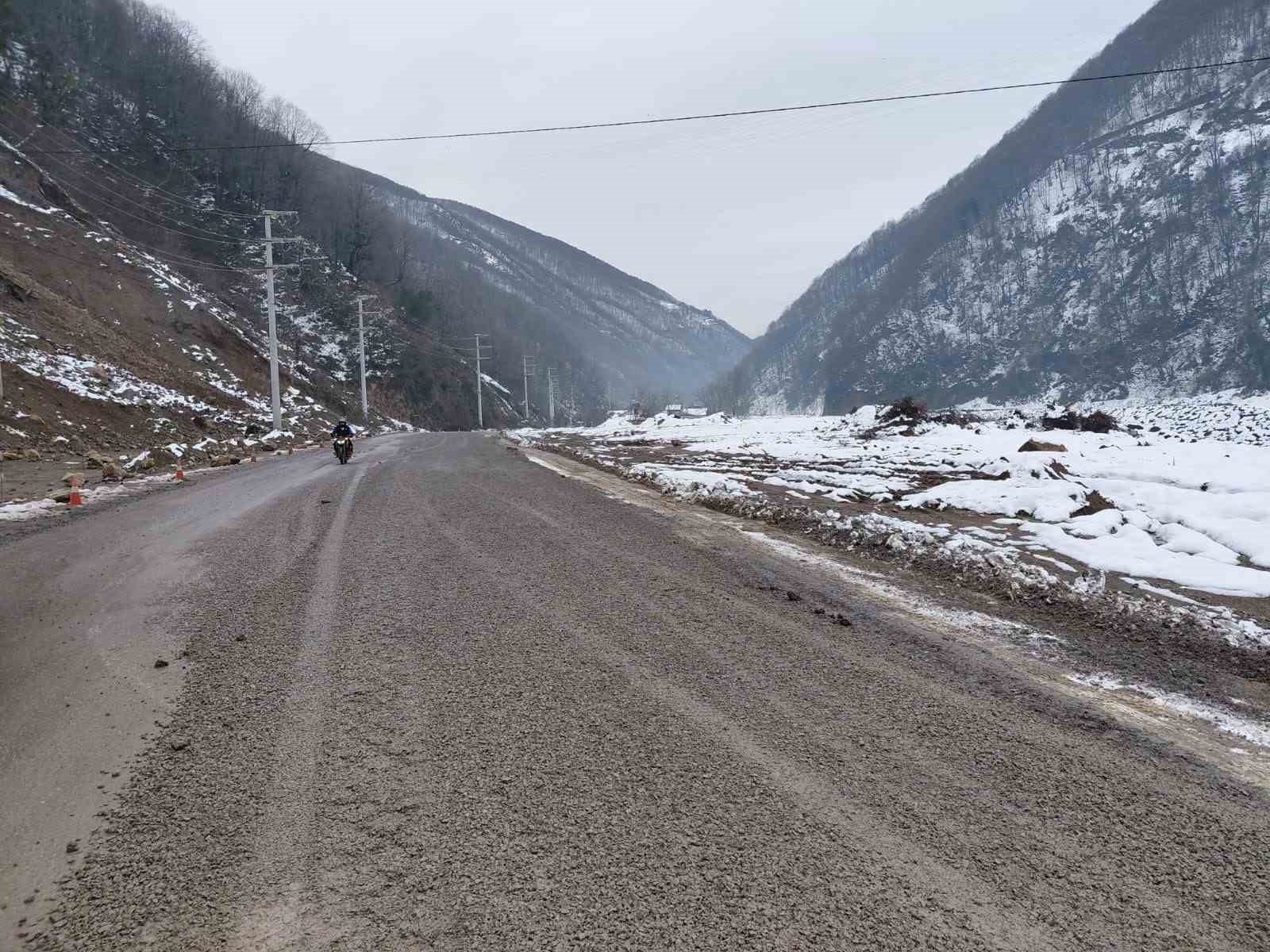 Uğur k&ouml;y&uuml; grup yolunda bakım &ccedil;alışmaları tamamlandı
