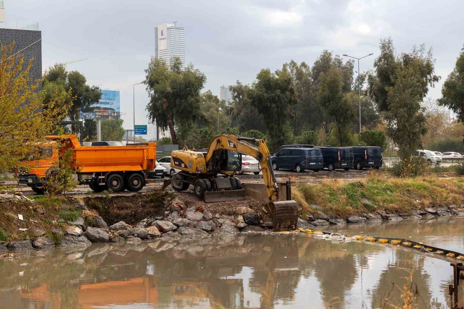 İzmir&rsquo;de metrekareye 47.5 kilogram yağış d&uuml;şt&uuml;
