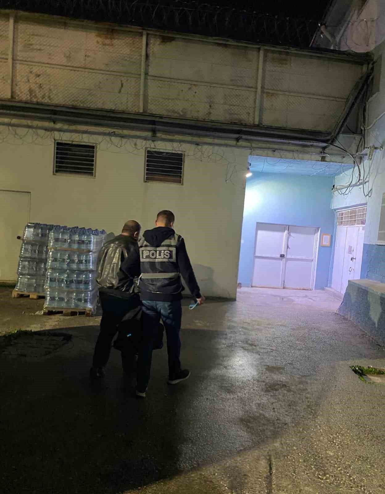 Uyuşturucuyla yakalanan sanık: "Ağrılarım ge&ccedil;sin diye uyuşturucu madde kullanmaktayım"
