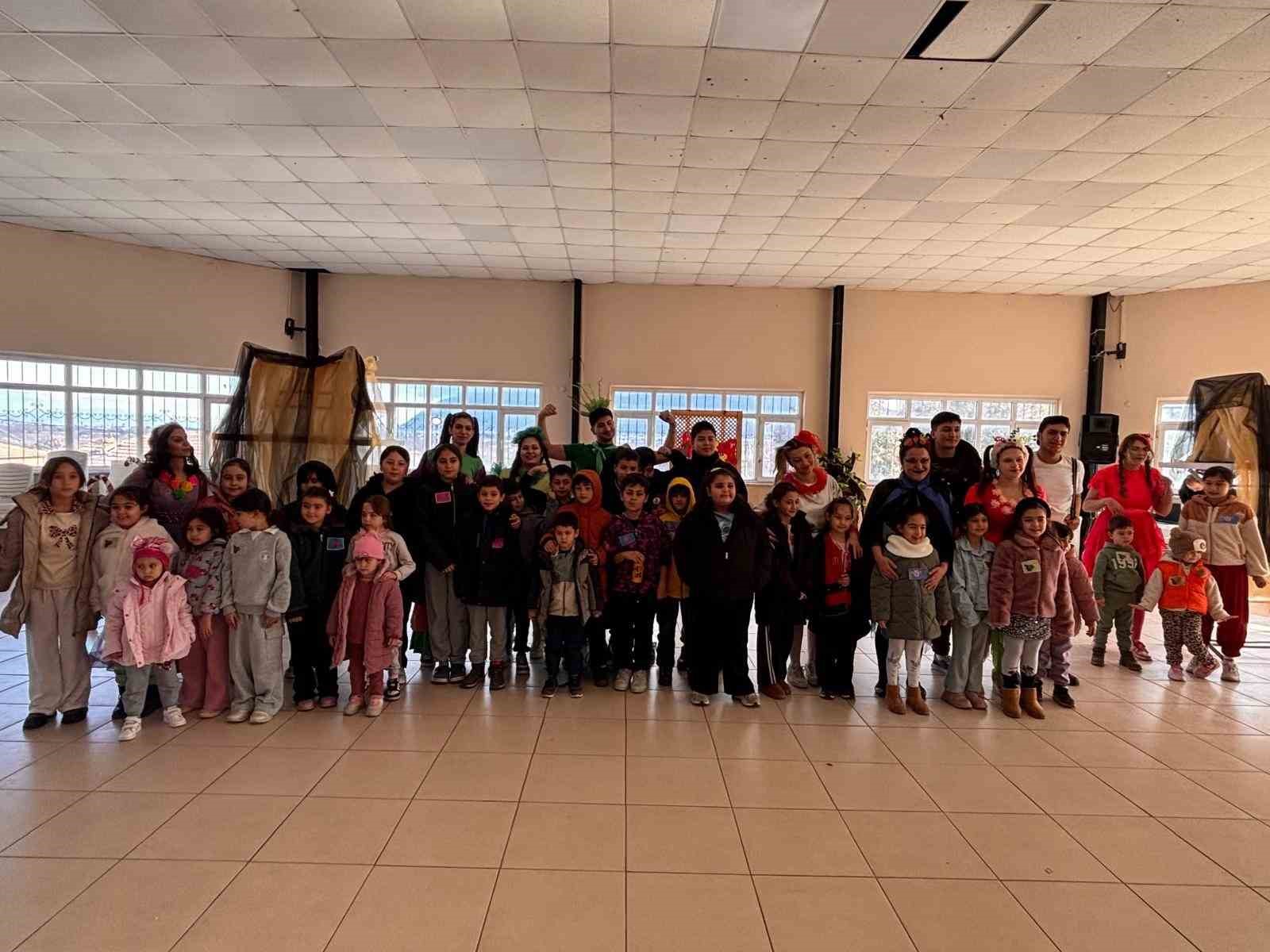 &Ccedil;ocuklar sağlıklı beslenmeyi tiyatroyla &ouml;ğrendi
