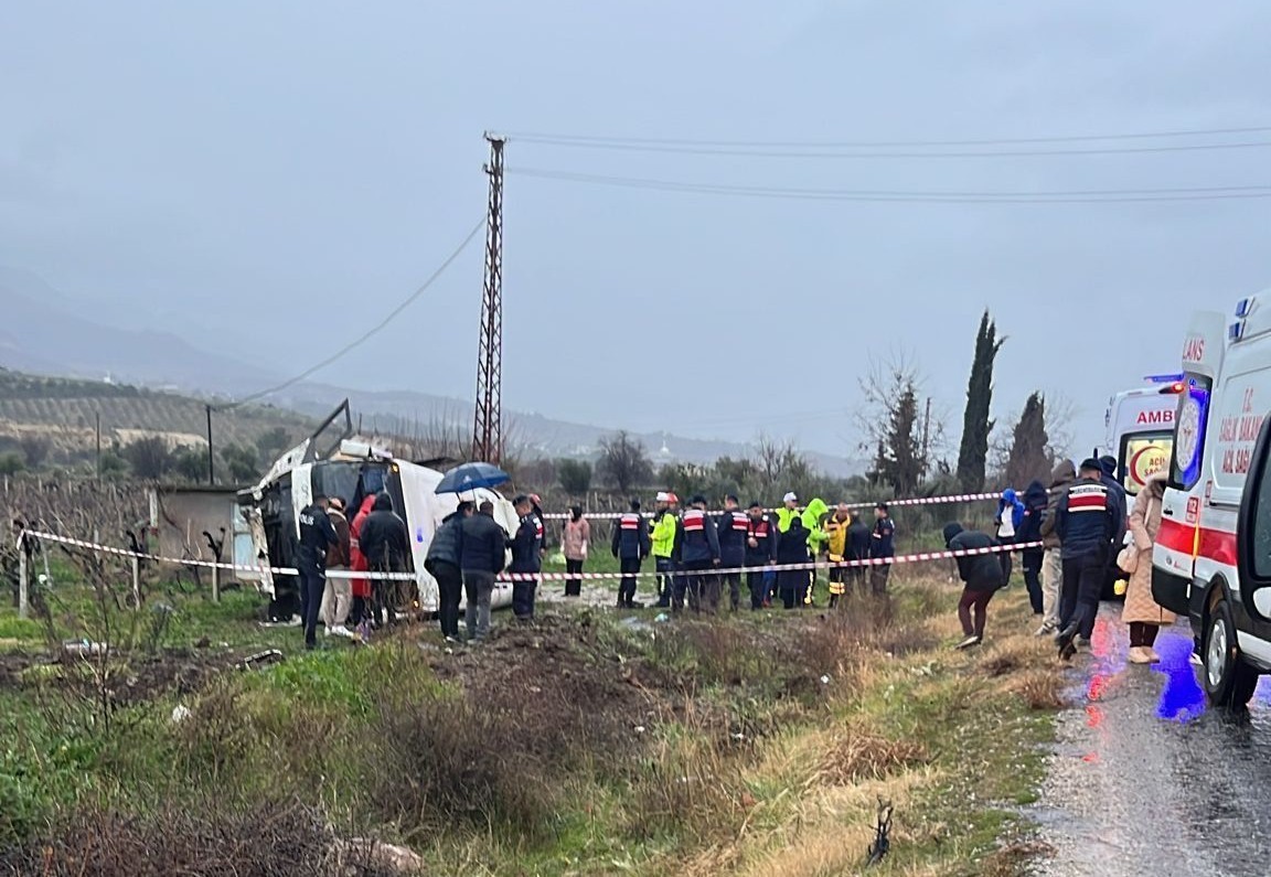 Denizli Valiliği memurları taşıyan servis kazasına ilişkin açıklama yaptı