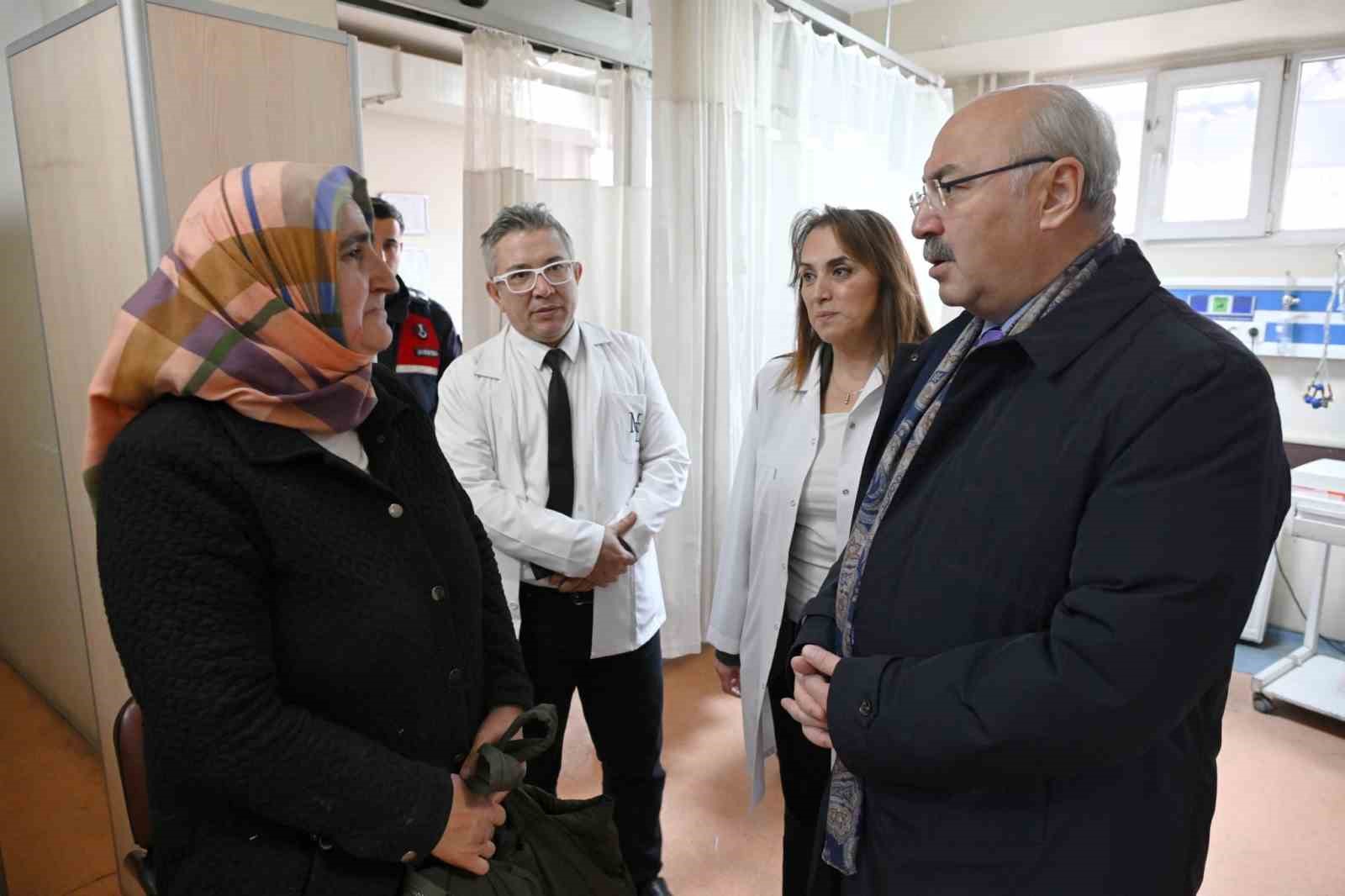 Vali K&ouml;şger servis kazasında yaralananları ziyaret etti
